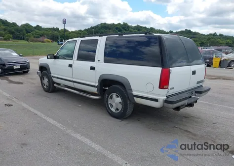 1999 Chevrolet Suburban K1500 из США, поврежденный, VIN 3GNFK16RXXG118246